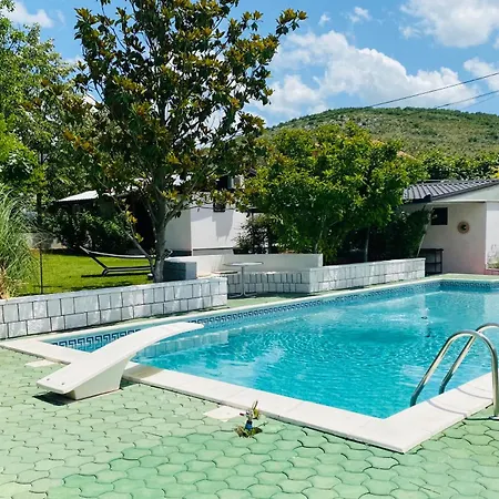 Holiday home Kuca Magnolia